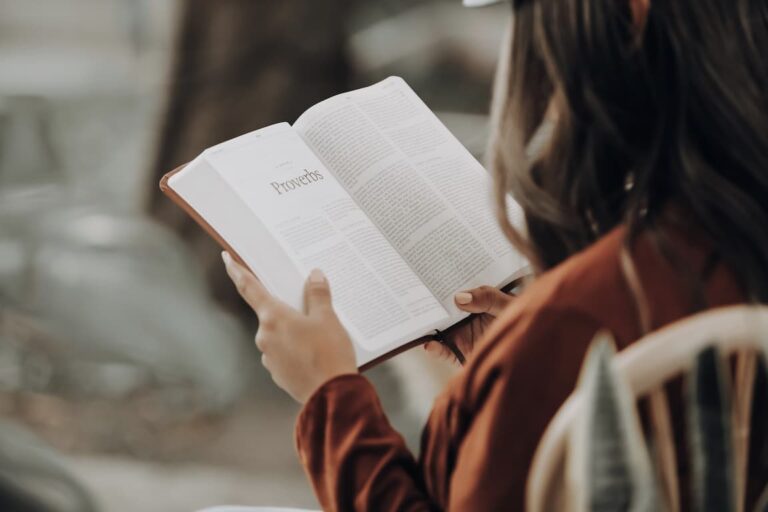 Libro Momo de Michael Ende nos enseña acerca de comunicación, trabajo y conciliación.