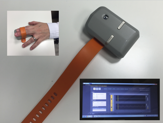 Imagen del Anillo biométrico usado en el estudio para medir el ritmo cardíaco y la sudoración de la piel durante el estudio de neuromarketing